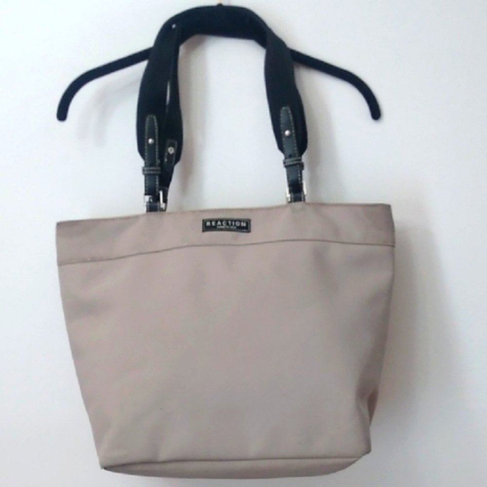 Kenneth Cole Reaction Hackey Sak 6 Medium Gray/Khaki Tote